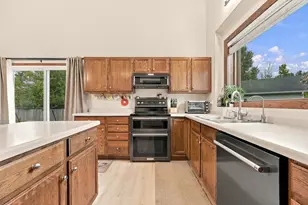 3748 Village Green Cir, Moorhead, MN 56560 - Photo 8