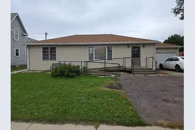 310 8th Avenue SE, Pipestone, MN 56164 - Photo 2