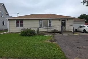 310 8th Ave SE, Pipestone, MN 56164 - Photo 2