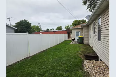 310 8th Avenue SE, Pipestone, MN 56164 - Photo 32