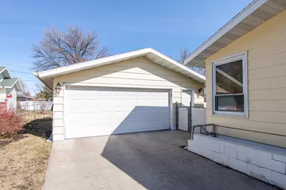 1406 24th Avenue S, Moorhead, MN 56560 - Photo 2