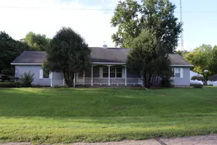 100 Hillside Ct, Russell, MN 56169 - Photo 2