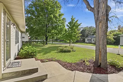 1602 8th Avenue S, Saint Cloud, MN 56301 - Photo 2