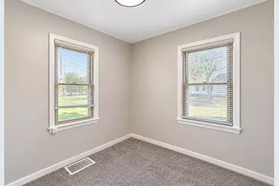 105 Amsterdam Avenue W, Hollandale, MN 56045 - Photo 10