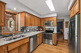 2815 Saddlebrooke Circle E, Minnetonka, MN 55305 - Photo 10