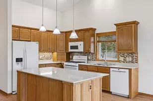 492 Holly Ln N, Oakdale, MN 55128 - Photo 12