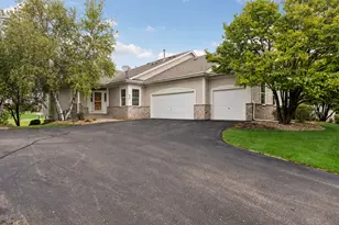 492 Holly Ln N, Oakdale, MN 55128 - Photo 2