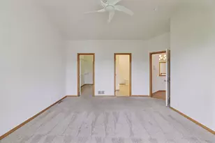 492 Holly Ln N, Oakdale, MN 55128 - Photo 20
