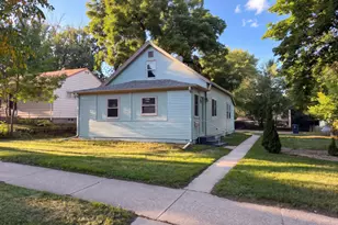 305 Arlington Ave W, Saint Paul, MN 55117 - Photo 1
