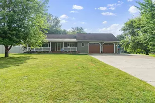901 Geneva Dr, Alexandria, MN 56308 - Photo 1