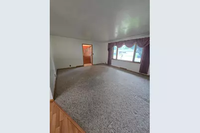 1112 6th Avenue SW, Pipestone, MN 56164 - Photo 4