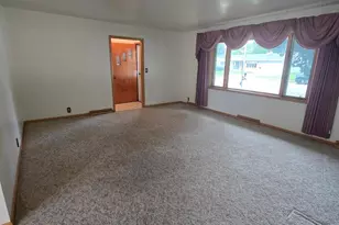 1112 6th Ave SW, Pipestone, MN 56164 - Photo 4