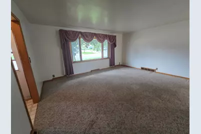1112 6th Avenue SW, Pipestone, MN 56164 - Photo 6