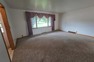 1112 6th Ave SW, Pipestone, MN 56164 - Photo 6