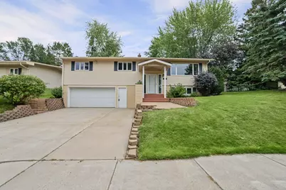 407 Mesabi Drive, Hibbing, MN 55746 - Photo 2