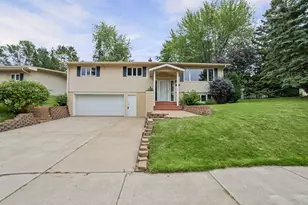 407 Mesabi Dr, Hibbing, MN 55746 - Photo 2