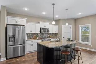 9060 Degler Cir, Chanhassen, MN 55317 - Photo 8
