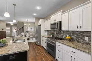 9060 Degler Cir, Chanhassen, MN 55317 - Photo 2