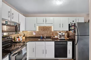 7301 W 101st St, Bloomington, MN 55438 - Photo 12