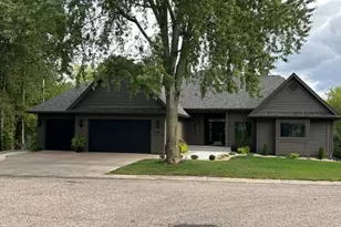 550 Pine Ridge Ct, New Richmond, WI 54017 - Photo 2