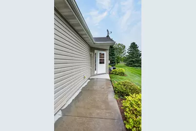 2155 Cleveland Way S, Cambridge, MN 55008 - Photo 2