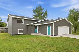 348 1st Ave S, Motley, MN 56466 - Photo 2