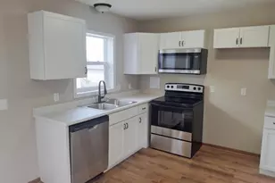 1304 17th St SW, Faribault, MN 55021 - Photo 4