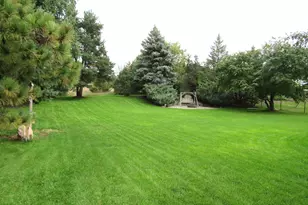 7059 Sussex Ln, Shakopee, MN 55379 - Photo 6