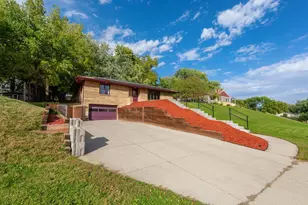 905 4th Ave SE, Waseca, MN 56093 - Photo 1