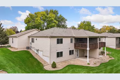 980 Carriage Lane, Chaska, MN 55318 - Photo 2