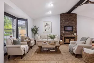 980 Carriage Ln, Chaska, MN 55318 - Photo 6