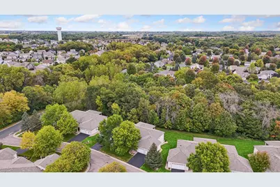 980 Carriage Lane, Chaska, MN 55318 - Photo 4