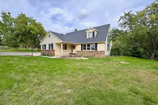 615 S Woodland Dr, Fergus Falls, MN 56537 - Photo 1