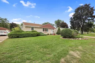 6324 Lee Ave N, Brooklyn Center, MN 55429 - Photo 2