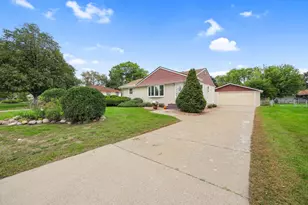6324 Lee Ave N, Brooklyn Center, MN 55429 - Photo 4