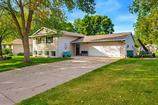 115 E Nelson St, Litchfield, MN 55355 - Photo 2