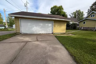 328 9th St SW, Chisholm, MN 55719 - Photo 2