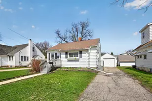 1431 1st St SE, Rochester, MN 55904 - Photo 2
