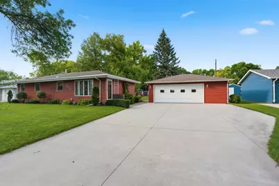 1614 19th Street NW, East Grand Forks, MN 56721 - Photo 2