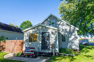 321 State Ave N, Thief River Falls, MN 56701 - Photo 2