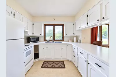 821 3rd Avenue NE, Staples, MN 56479 - Photo 2