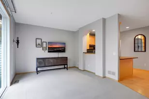 11211 Kinsley St, Eden Prairie, MN 55344 - Photo 4