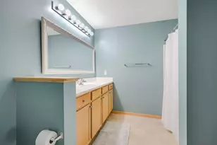 11211 Kinsley St, Eden Prairie, MN 55344 - Photo 24