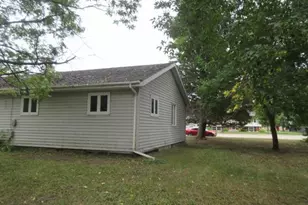 1029 Elm Ave, Hallock, MN 56728 - Photo 8