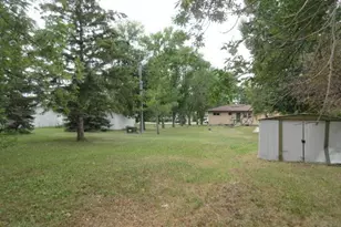 1029 Elm Ave, Hallock, MN 56728 - Photo 6