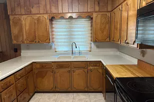 425 Hollett St, Tracy, MN 56175 - Photo 2