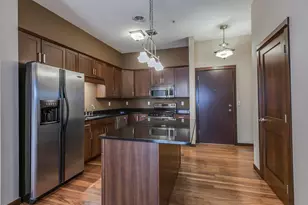 270 4th St E, Saint Paul, MN 55101 - Photo 2