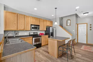 703 Maple Hills Dr, Maplewood, MN 55117 - Photo 16