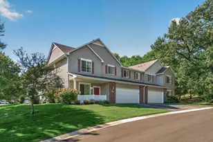 703 Maple Hills Dr, Maplewood, MN 55117 - Photo 2