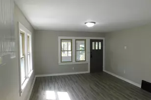 1885 Hawthorne Ave E, Saint Paul, MN 55119 - Photo 2